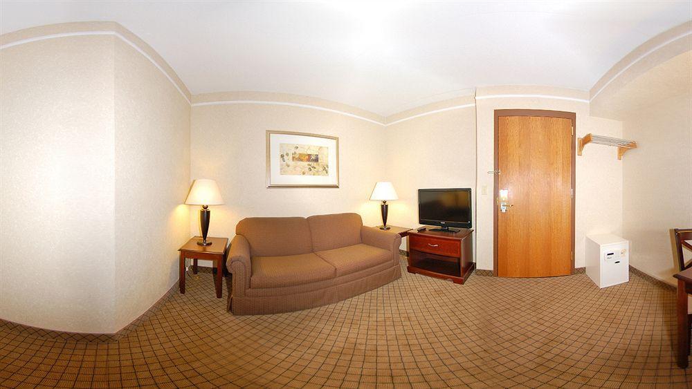 Candlewood Suites Grand Rapids Airport By Ihg Каскейд Экстерьер фото