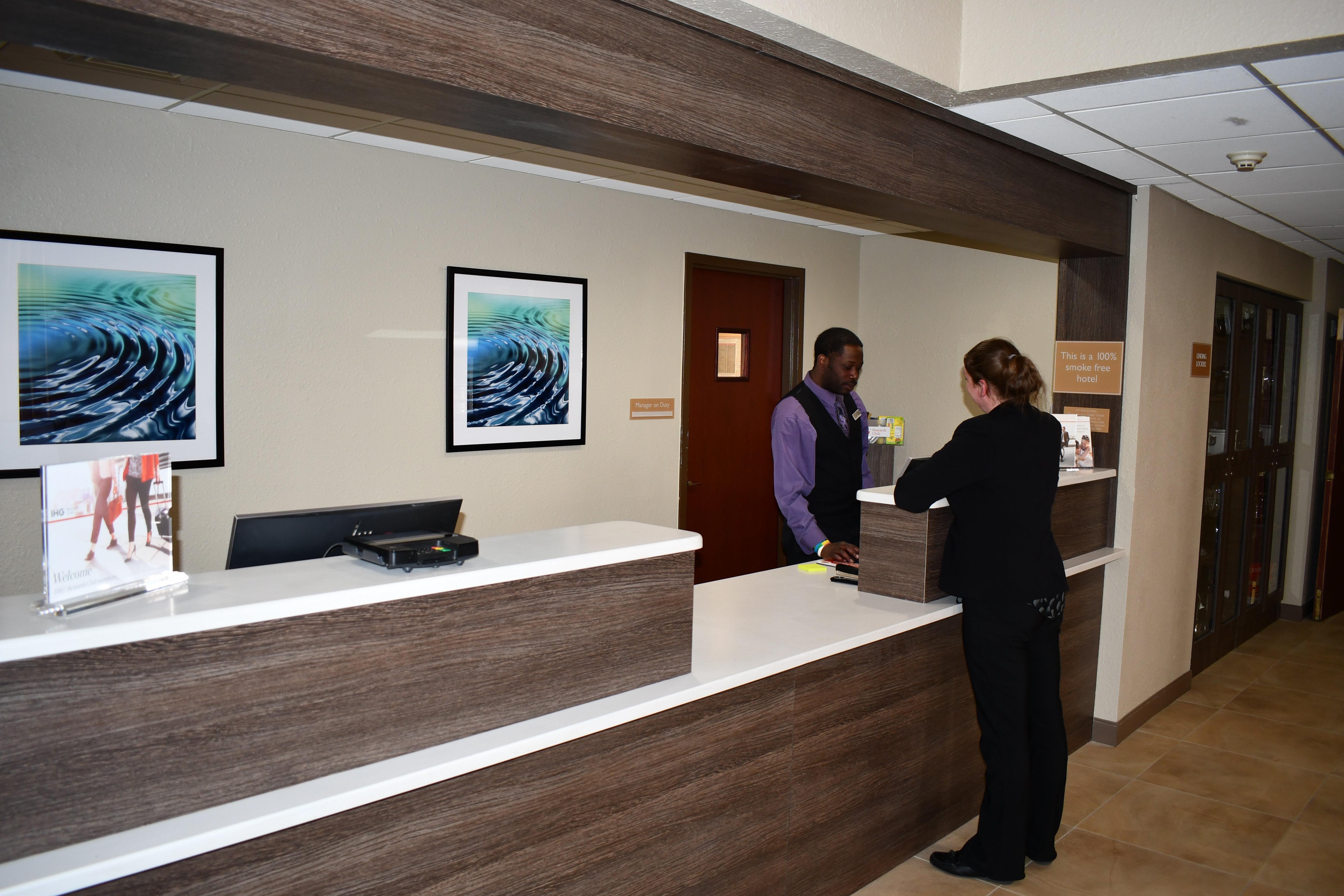 Candlewood Suites Grand Rapids Airport By Ihg Каскейд Экстерьер фото